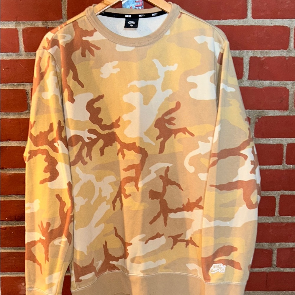 COPY - Nike. SB. Desert. Camo. Sweatshirt. Sz-XL. Excellent Condition.